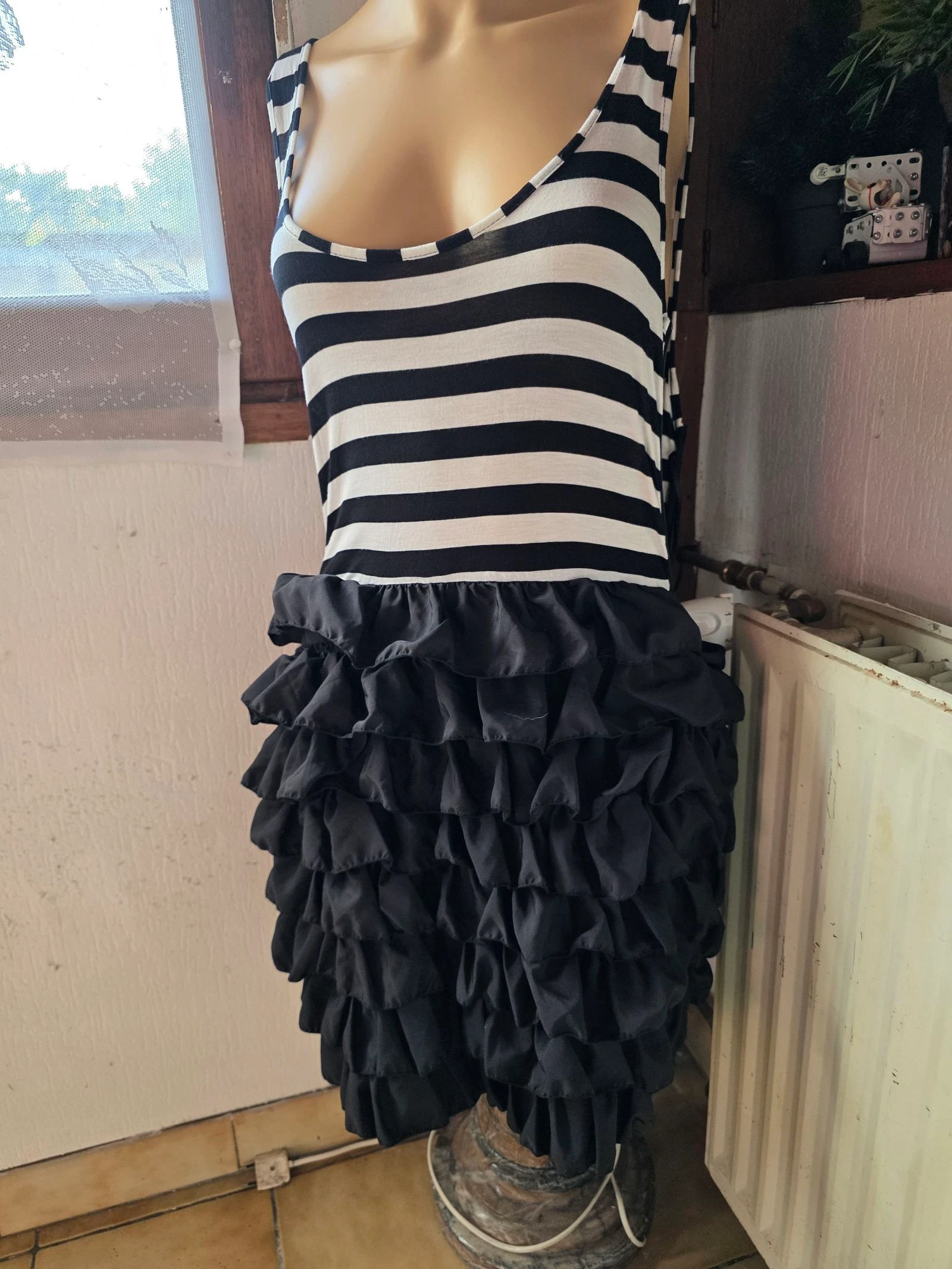 Robe  bicolore à marinière et volants Vero Moda - Neuf avec étiquette - Taille 34 petit 36